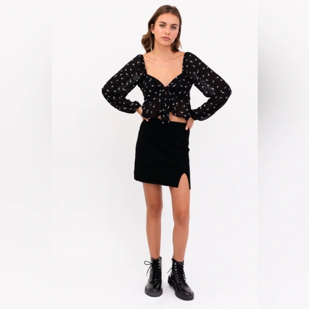 Sweetheart Floral Blouse with Front Tie - Picture 5 of 7